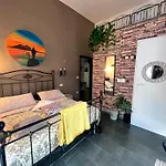 La Porta Accanto