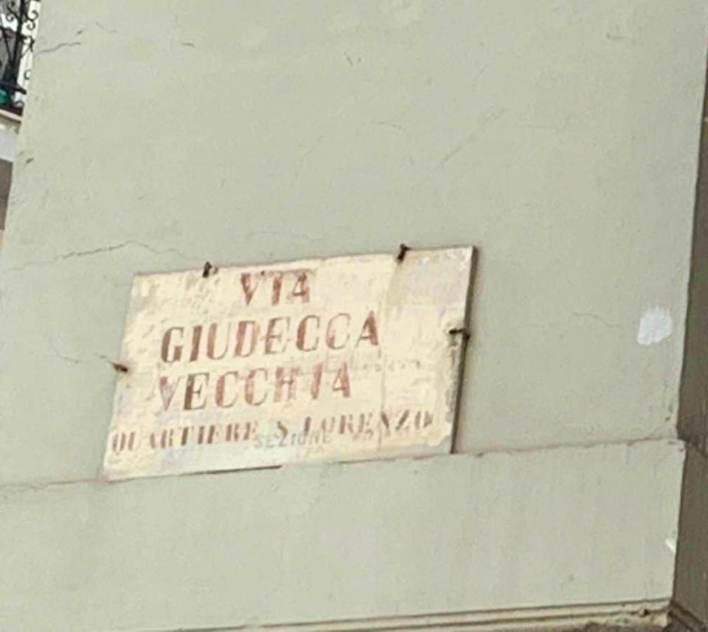 La Porta Accanto * Naples