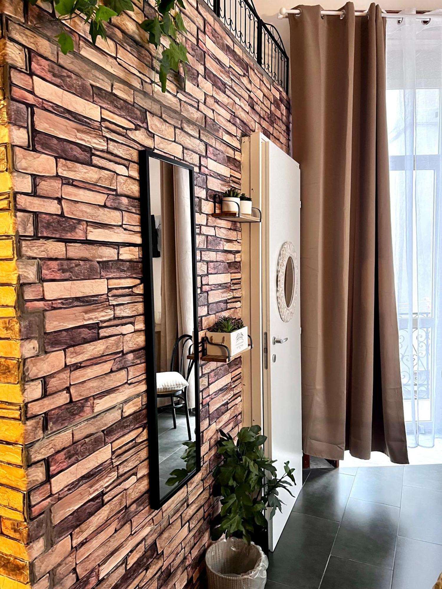 La Porta Accanto *